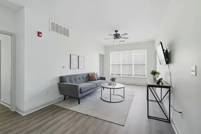 Image de Contemporary 2br/2ba with Great Amenities