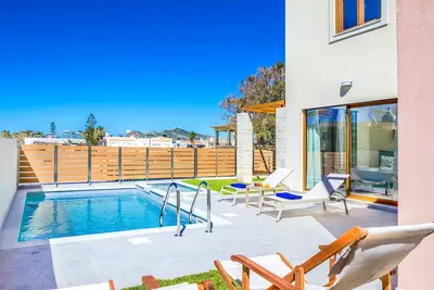 Image de Chryseis Villa Chania: Walk to Beach, Shops & Restaurants / Private Heated Pool