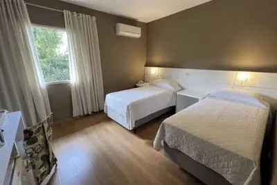 Image de Two Bright Twin Retreat Close to Forest Trails, River Walks and Canyon Lookouts