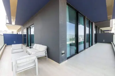 Image de StayShort - Jvc sleeps 4 with Amazing Views and Large Balcony!