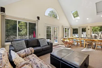 Image de Cape Cod Escape w/ Heated Pool & Firepit