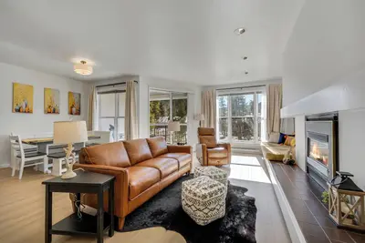 Image de Mountain Comfort Steps From the Action