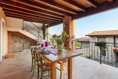 Image de Appartement 'Il Borgo Apartments Lavanda' avec vue sur le lac, Wi-Fi et climatisation