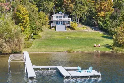 Image de Walloon Lake: Comfort and Calm by the Water