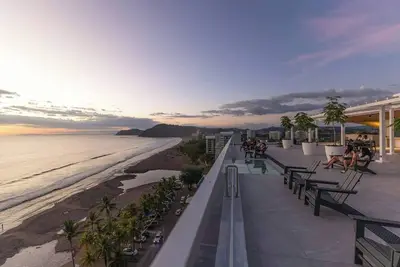 Image de [Note: Main pool area closed for maintenance August 4 - 18, prices adjusted to reflect this