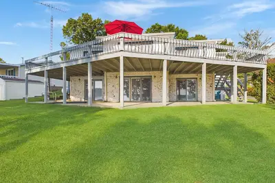 Image de Charming Lakefront Retreat ~ Private Dock + Golf Cart Included ~ Lily Pad 3b, 2b