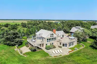 Image de Shells + Swells: 3br South Beach Home in Katama