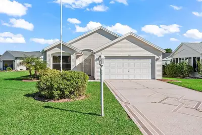 Image de 2/2 Biscayne Model w/ Golfcart