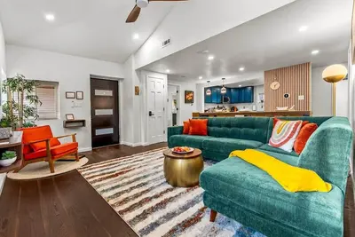 Image de The Copper Cottage: An Eclectic Oasis with Hot Tub