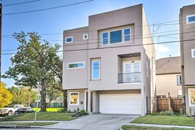 Image de Contemporary 3 Bedroom Home - Minutes from Texas Medical Center