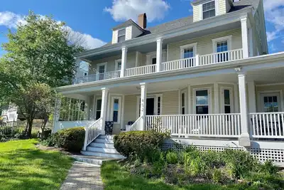 Image de Walk to the beach - Beautiful home in York Harbor!