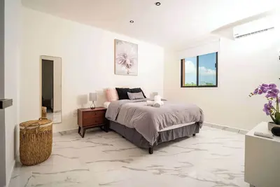 Image de Magnificent surrounded by green areas