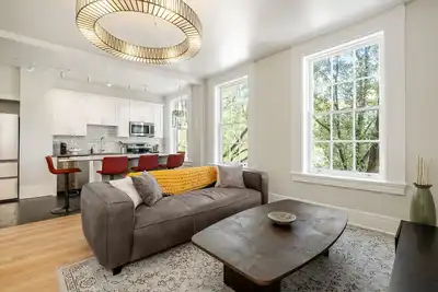 Image de Airy, Elegant 1bd Apartment, Steps from Everything