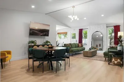 Image de Stylish 3br/2ba •Wfh Ready, Fast Wi-Fi, Peaceful Yard—Perfect for 30+ Nights