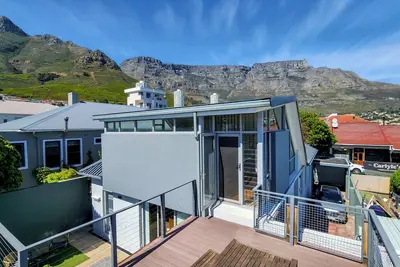 Image de Chic City Home with Table Mountain Views