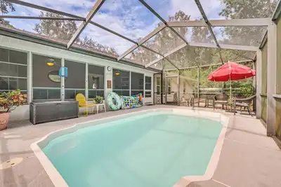 Image de Dog-Friendly Home, Lake Henderson Across Street!