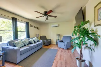 Image de 9 Mi to Uab: Tranquil Remote-Work Escape!