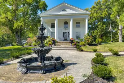 Image de Near Lake Erie, Harbor & Parks: Conneaut Getaway!