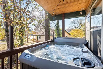 Image de Wren Cabin - Private Hot Tub, Fireplace, and Lake View