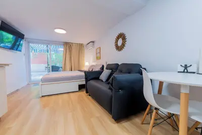 Image de Private Entry Studio for 4 /Parking+ Full Kitchen