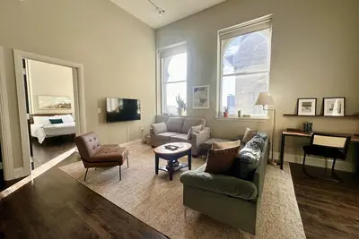 Image de Downtown Sleek 2br Loft Apartment | Sleeps 6-7