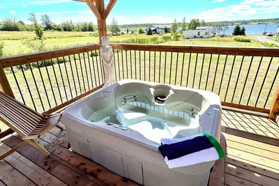 Image de Coastal Charm Meets Country Calm | Relaxing Cottage with Water Views & Hot Tub