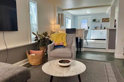 Image de Loyal Sunset Suite: King bed~Kitchen~in quiet North Ballard!