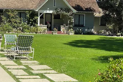 Charming 2-bedroom cottage in Pasadena with Ac