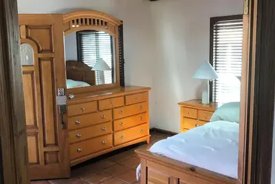 Image de Amazing 2-bedroom, gated apt. w/parking. Fabulous view Bbq, Overlooks marina