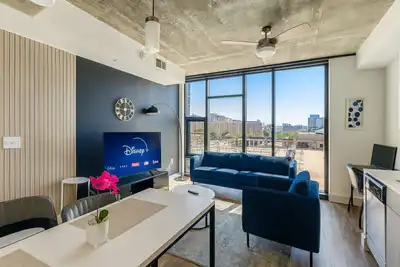 Image de Vibrant 2br Stay | Pool, Sauna & Lounge