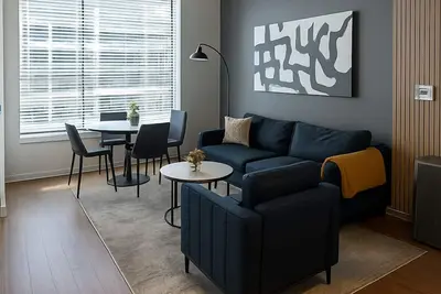 Image de Birmingham Stay | 2br w/ Rooftop Amenities