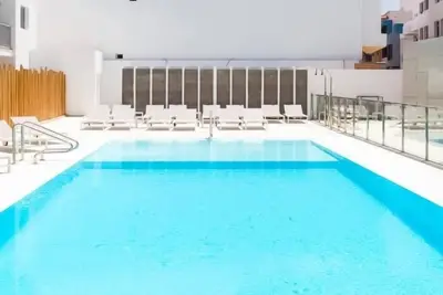 Image de Poolside Paradise by Best Holidays Fuerteventura