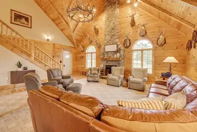 Image de Game Room + Fire Pit: Sprawling Westfield Retreat!