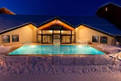 Image de T3 avec piscine et parking privé aux pieds des pistes - Les Orres 1800