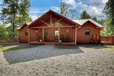Image de Private, full-fenced yard, family-sized cabin rental in Ellijay