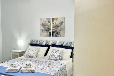 Image de Cozy quadruple room with private bathroom ideal for groups and families.