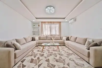 Image de Grand apparement de Lux résidence calme avec piscine