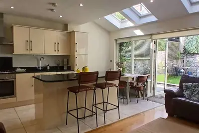 Image de Spacious, LightFilled 3bd Home Beside Phoenix Park