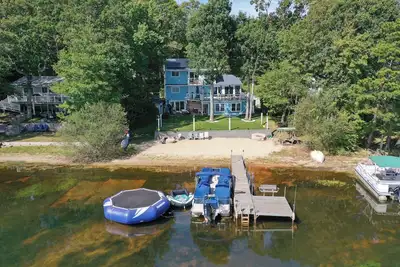 Image de Luxury Lakeside Home - Sauna • Hot Tub • Boats • Private Beach • Steam Room