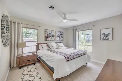 Image de 4 Miles to Downtown Austin: Stylish Home w/ Office