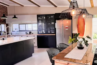 Image de Tremendous family-pet friendly, Stilbaai home