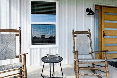 Image de Charming 2-bedroom farmhouse on 30 acres