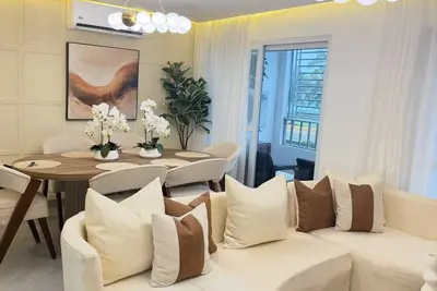 Image de Stay in this beautiful central and luxurious apartment 5 minutes from the beach.