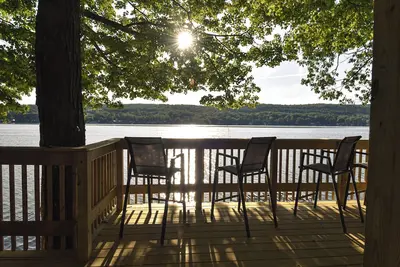 Image de Autumn Lake Escape - Cozy Fires, Sauna & Game Room