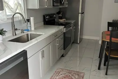 Image de 4-bedroom house in welcoming Westerly with Ac