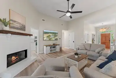 Image de New -  Southern Oaks Retreat = 4 Bedroom w/King Suite, Game Room & Massage Chair
