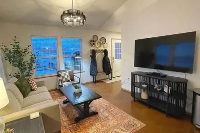 Image de Private & Quiet! 2bd/2ba w/ Laundry & Mt. Views!