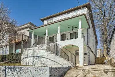 Image de Ultra Spacious Newly Renovated 5 bd/5 ba Atl home steps from Inman Park Beltline