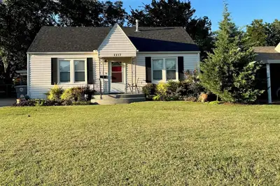 Image de The W - a cute, comfy two bedroom home in a quiet neighborhood in Lawton!