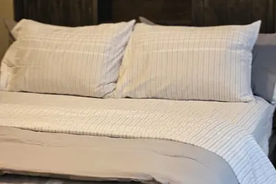 Image de Family-sized warm, and peaceful single home in a great location